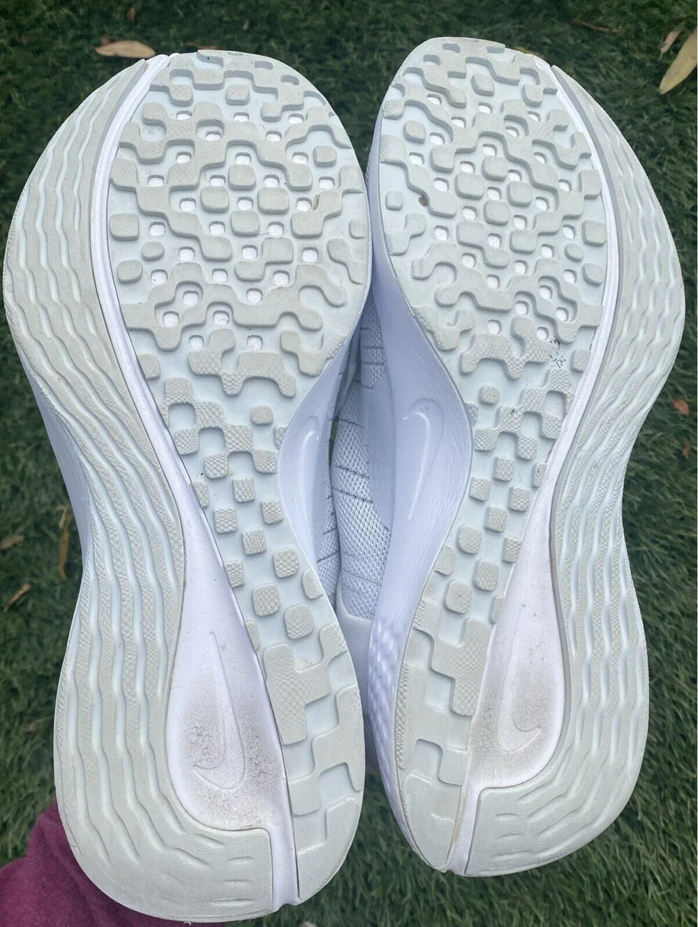Nike Womens Renew Serenity Sz. 8.5 Run DB0522-001 Road Running Pure Platinum